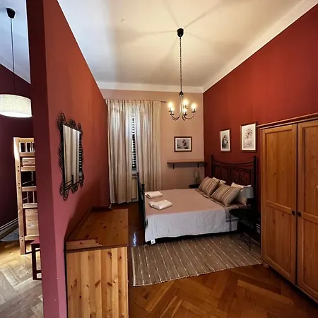 Lovely In Strict Center Of Apartment *