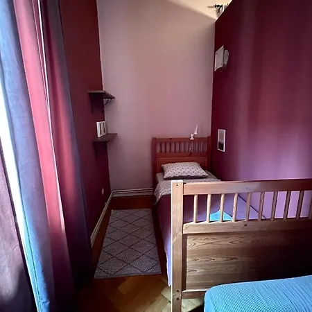 Lovely In Strict Center Of Apartment